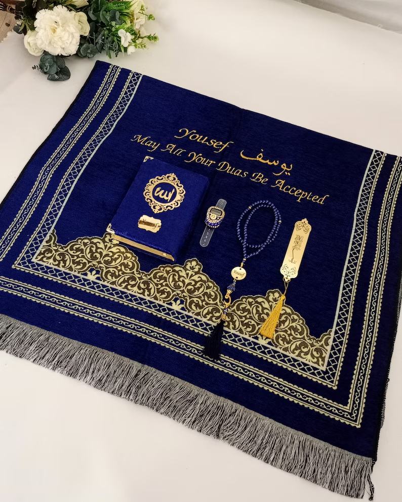 Tapis de Prière Personnalisé pour Lui & Elle  – Broderie Prénom & Message